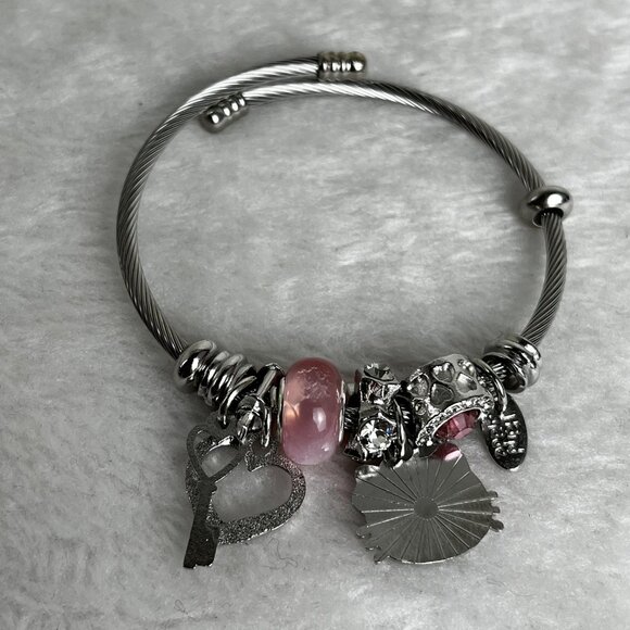 Pink Hello Kitty Bracelet cute - Picture 3 of 4